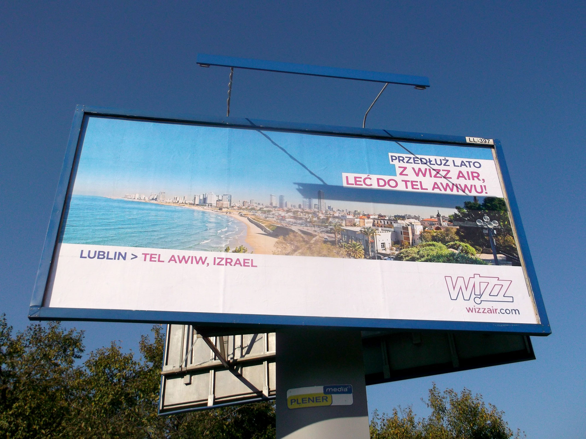 tablica billboardowa Wizzair z podświetleniem
