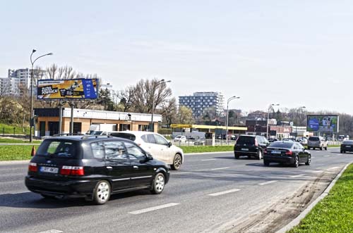 Billboard żużel porwaca przy ruchliwej ulicy