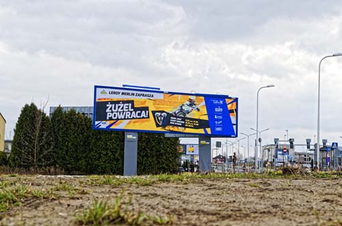 Billboard 36 metrów kwadratowych reklamujący mecz żużlowy